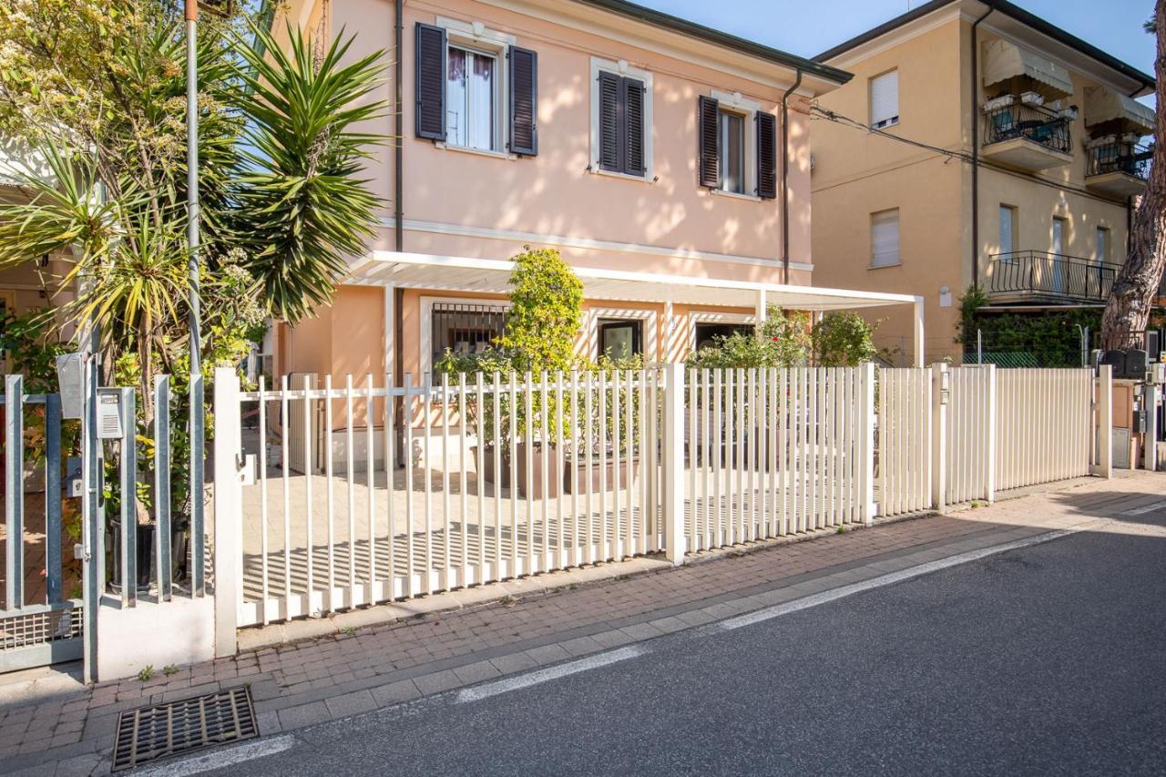 Bilocale Con Giardino A 200Mt Dal Mare - Homeunity Rimini Bagian luar foto